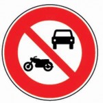 panneau accès interdit aux véhicules à moteur